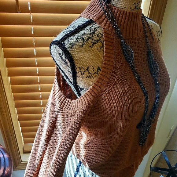 Top - Picture 3 of 4